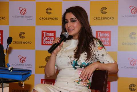 Tisca Chopra addresses Mohan Thomas's Book Launch