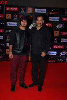 Sudesh Bhosle poses with Son at GIMA Awards 2015