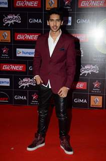 Armaan Malik poses for the media at GIMA Awards 2015