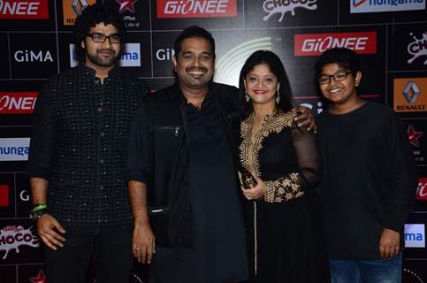 Shankar Mahadevan poses with Family at GIMA Awards 2015