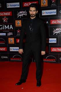 Shahid Kapoor poses for the media at GIMA Awards 2015