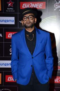 Benny Dayal poses for the media at GIMA Awards 2015