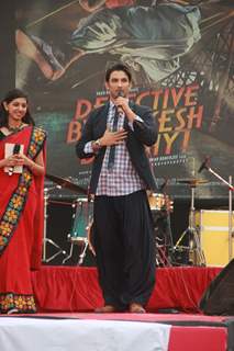 Sushant Singh Rajput interacts with the audience at the Fashion Show