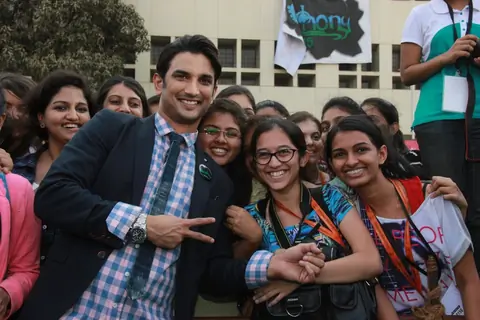 Sushant Singh Rajput poses with fans at the Fashion Show Inspired by Detective Byomkesh Bakshy!