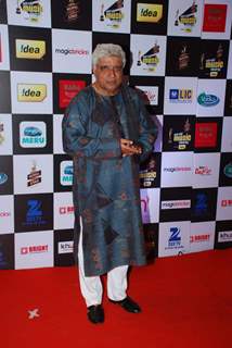 Javed Akhtar poses for the media at Radio Mirchi Awards