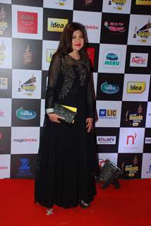 Alka Yagnik  poses for the media at Radio Mirchi Awards