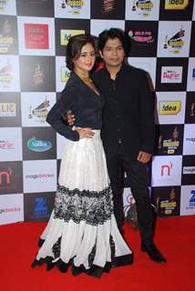 Rashmi Desai and Ankit Tiwari pose for the media at Radio Mirchi Awards