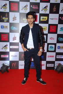 Armaan Malik poses for the media at Radio Mirchi Awards