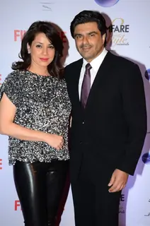 Sameer Soni and Neelam Kothari pose for the media at Filmfare Glamour and Style Awards