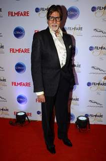 Amitabh Bachchan was seen at the Filmfare Glamour and Style Awards