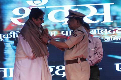 Amitabh Bachchan felicitated at the Road Safety Awareness Campaign by Thane Traffic Police