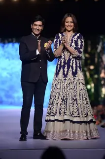 Sonakshi Sinha walks the ramp with manish Malhotra at Fevicol Caring With Style