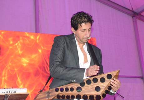 Sulaiman Merchant performs at Indian Racing Excellence Awards