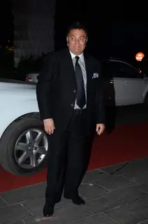 Rishi Kapoor poses for the media at Tulsi Kumar's Wedding Reception