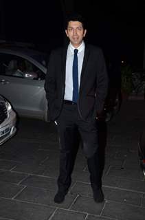 Kunal Kohli poses for the media at Tulsi Kumar's Wedding Reception