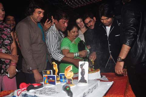 Ankit Tiwari cutting his cake at his Birthday Bash