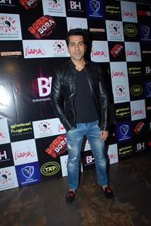 Gunjan Utreja poses for the media at Ankit Tiwari's Birthday Bash