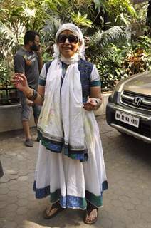 Ila Arun poses for the media at Shabana Azmi's Holi Bash
