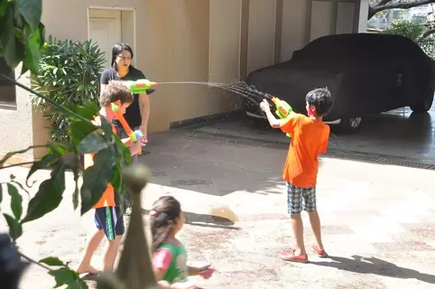 Priya Dutt was Snapped playing Holi with Kids