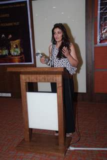 Raveena Tandon interacts with the audience at Young Environmentalists Trust Women Achievers Awards