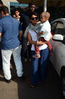 Kiran Rao poses with Son Azad Rao Khan at Airport