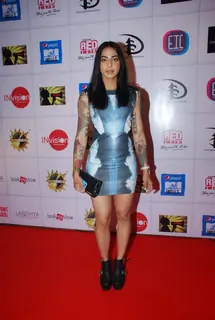 VJ Bani poses for the media at Ghanta Awards 2015