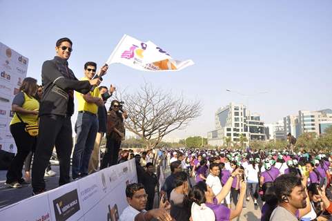 Sidharth Malhotra flags off the DNA Race