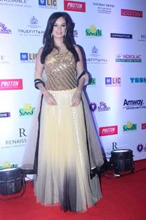 Evelyn Sharma at Smile Foundation's Charity Fashion Show with True Fitt and Hill Styling