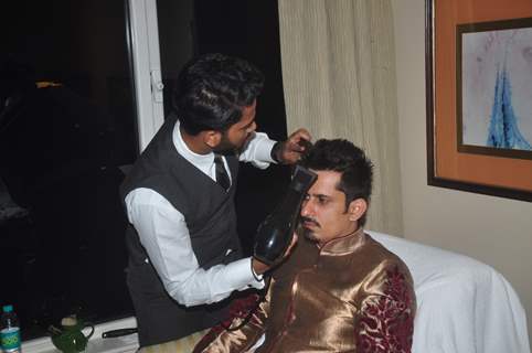 Amit Sareen gets ready at Smile Foundation Charity Fashion Show with True Fitt and Hill Styling