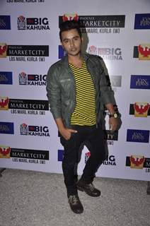 Aditya Singh Rajput poses for the media at Ken Ferns 2015 Collection Bash