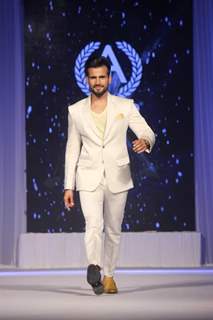 Karan Tacker walks the ramp at India Fashion Forum 2015