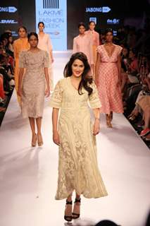 Sagarika Ghatge walked the ramp for Pallavi Singhee at the Lakme Fashion Week 2015 Day 1