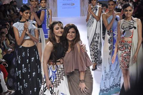 Soha Ali Khan walks for Babita. M at Lakme Fashion Week 2015 Day 3