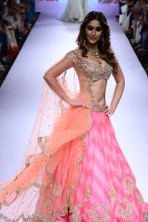 Ileana D'Cruz walks for Anushree Reddy at Lakme Fashion Week 2015 Day 4