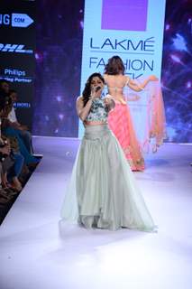 Kanika Kapoor performs at Lakme Fashion Week 2015 Day 4