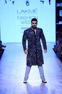 Arjun Kapoor walks for Kunal Rawal at Lakme Fashion Week 2015 Day 4