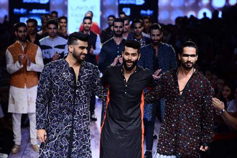 Shahid Kapoor and Arjun Kapoor walk for Kunal Rawal at Lakme Fashion Week 2015 Day 4