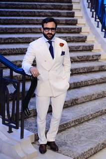 Saif Ali Khan walks for Anamika at the Grand Finale of Lakme Fashion Week 2015