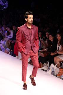 Rajkummar Rao walks for Kunal Anil Tanna at the Grand Finale of Lakme Fashion Week 2015