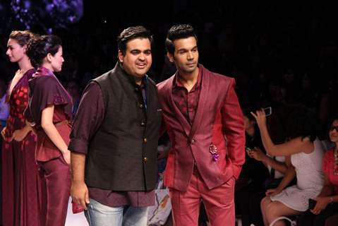 Rajkummar Rao walks for Kunal Anil Tanna at the Grand Finale of Lakme Fashion Week 2015