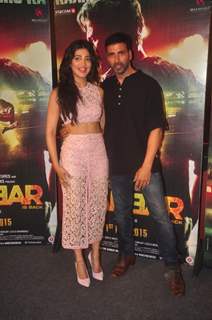 Akshay Kumar and Shruti Haasan pose for the media at the Trailer Launch of Gabbar Is Back