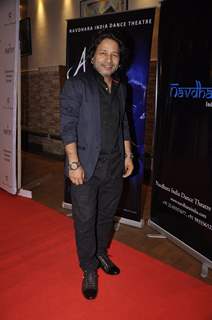 Kailash Kher poses for the media at Ashley Lobo's Amara Premiere