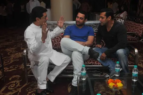 Raj Thackeray was snapped in conversation with Aamir Khan and Salman Khan at the Meet on Mumbai