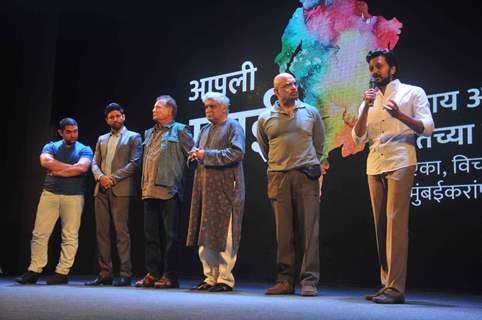 Riteish Deshmukh interacts with the audience during the Meet on Mumbai