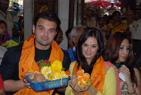 Evelyn Sharma and Mahaakshay Chakraborty pose for the media at Siddhivinayak Temple