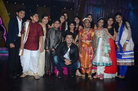 Ali Zafar poses with contestants at North America Sa Re Ga Ma Pa Finale