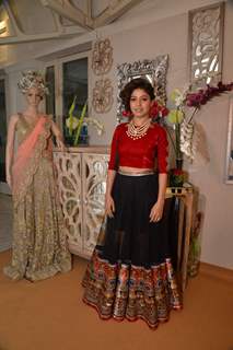 Sunidhi Chauhan poses for the media at Shane & Falguni Peacock Preview for Bridal Asia Show