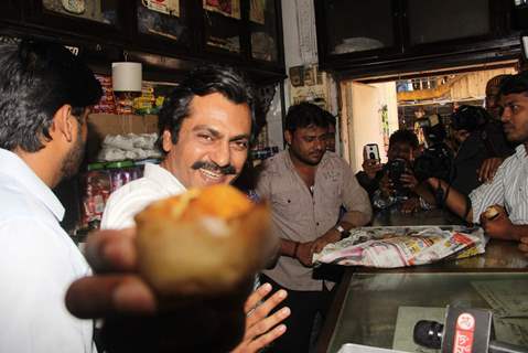 Nawazuddin Siddiqui poses with a muffin at the Launch of Ritesh Batra's 'Poetic License'