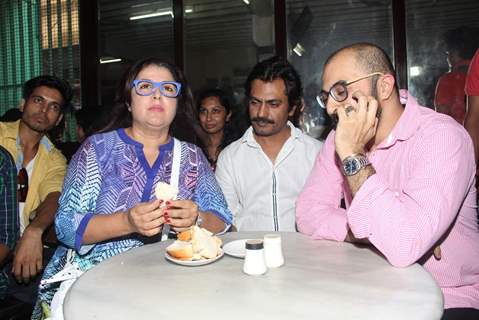 Farah Khan snapped enjoying bread at the Launch of Ritesh Batra's 'Poetic License'