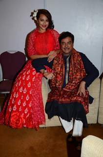 Shatrughan ans Sonakshi Sinha at 'Mijwan-The Legacy' a Fashion Show in Support of the Mijwan Welfare